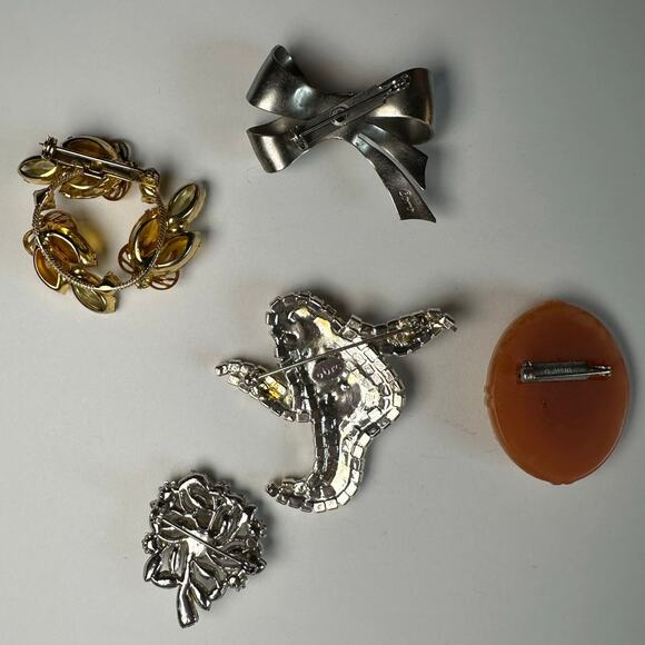Vintage Brooch Lot of 5 | Rhinestone Ghost Cameo Bow Floral Leaf Pin Jewelry - Picture 4 of 4
